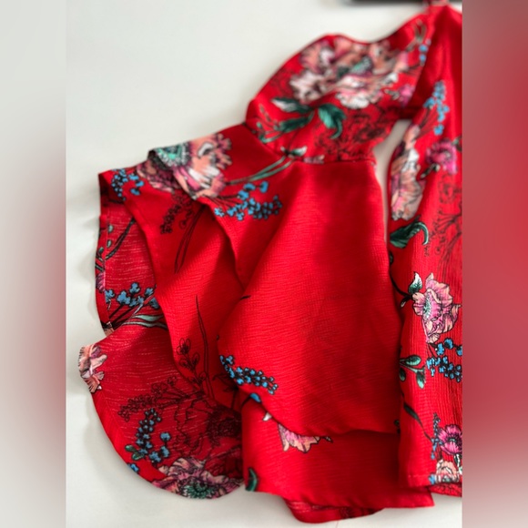 Statement open shoulder floral ruffled sleeve top - Picture 2 of 4